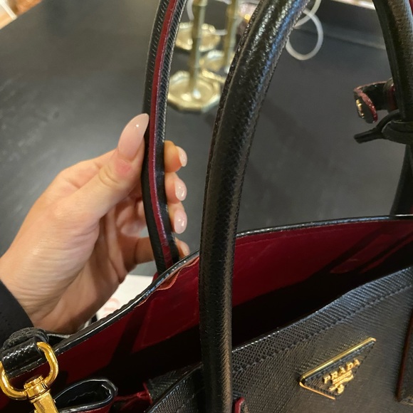 Black and Fiery Red Prada Saffiano Bag - Picture 6 of 9